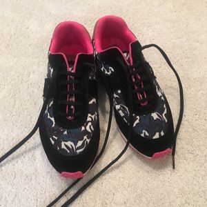 Tory Burch size 6 tennis shoes